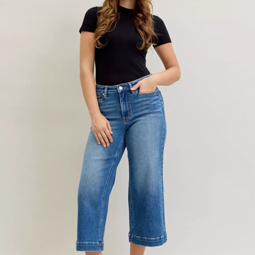 Judy Blue Mid Rise Crop Wide Leg‎ Jeans